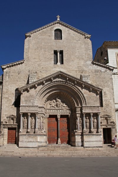 Westfassade von French School