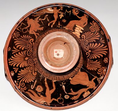 Patera mit Mänade und Eros (Terrakotta, 325-300 v. Chr.) von Greek