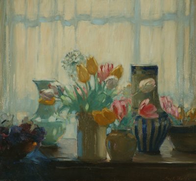 Blumen im Fenster von Hugh Wallis