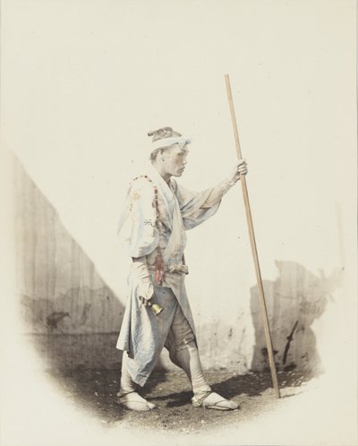Japanischer Mann mit Glocke von Japanese Photographer