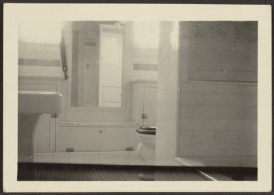 [Badezimmer Innenansicht] von Louis Fleckenstein