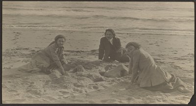[Figuren am Strand] von Louis Fleckenstein