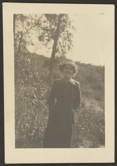 Porträt von Florence draußen von Louis Fleckenstein