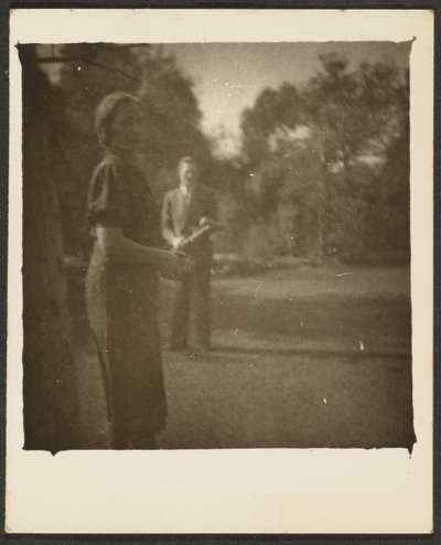 Frau und Mann im Park von Louis Fleckenstein