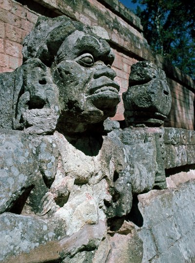 Steinskulpturen - Tempel 11 von Mayan