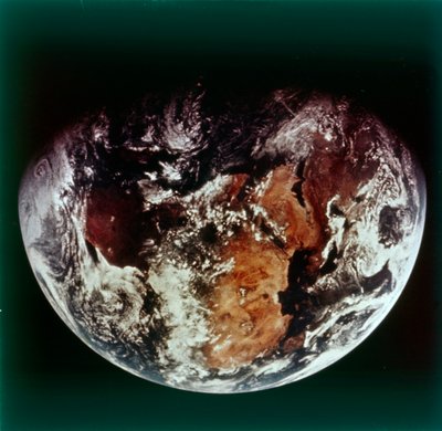Erde aus dem Weltraum - Afrika, ca. 1980er Jahre von NASA Images