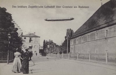 Zeppelin fliegt über Konstanz, Deutschland von Photographer German