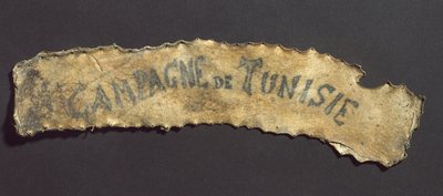 Menschliche Haut mit tätowierter Inschrift, Französisch von John Pardon