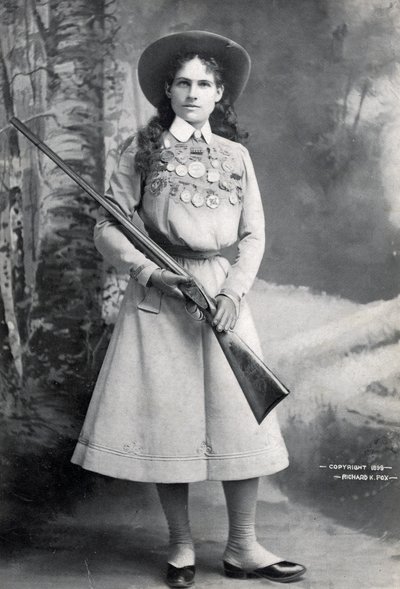 Annie Oakley, veröffentlicht ca. 1899 von Richard Kyle Fox