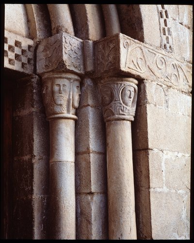 Kapitele der Kirche von Romanesque