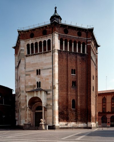 Außenansicht des Baptisteriums von Romanesque