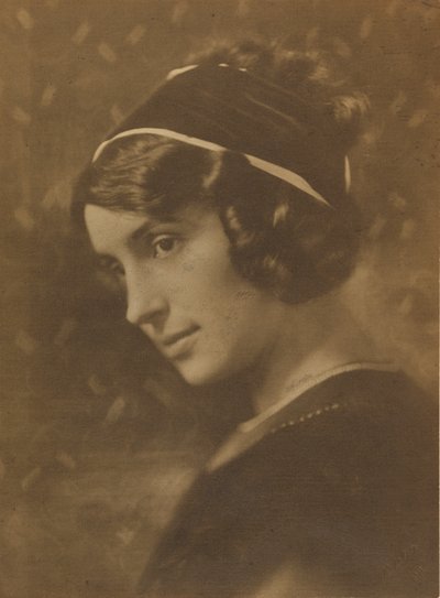 [Porträt einer jungen Frau] von Rudolf Duhrkoop