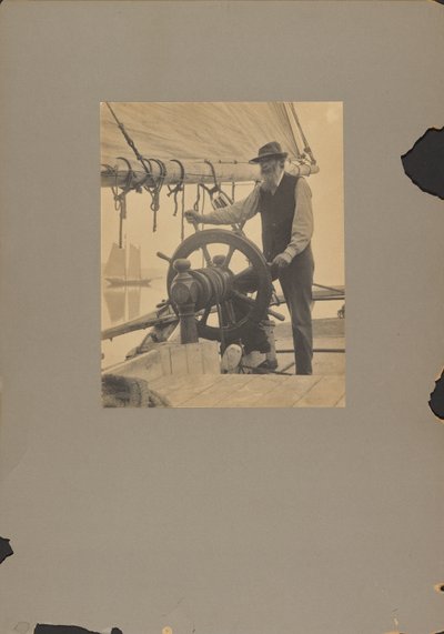 Mann am Steuerrad eines Schiffes von Rudolf Eickemeyer, Jr.
