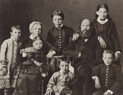 Lenin unter seiner Familie, Simbirsk, 1879 von Russian Photographer