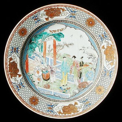 Ein famille rose Lader, ca. 1730 von School Chinese