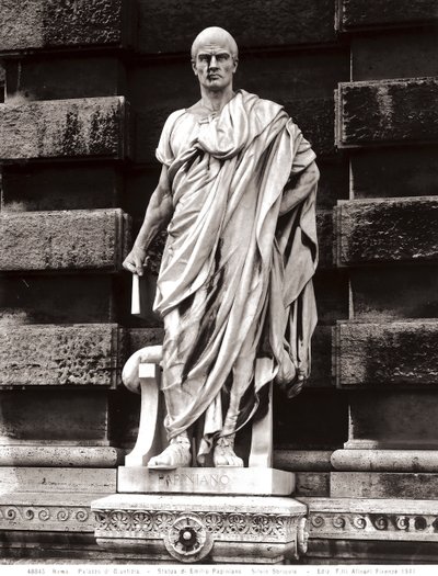 Statue von Emilio Papiniano (Marmor) von Silvio Sbricoli