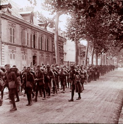 Bewaffnete Truppen, Chateau Thierry, Frankreich, ca. 1914-1918 von Unbekannt