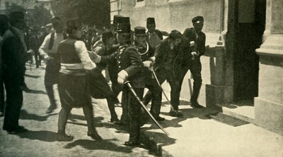 Verhaftung von Gavrilo Princip...Sarajevo, 28. Juni 1914, um 1920 von Unbekannt