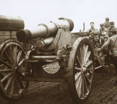 Artilleriekolonne bei Verdun, Nordfrankreich von Unbekannt