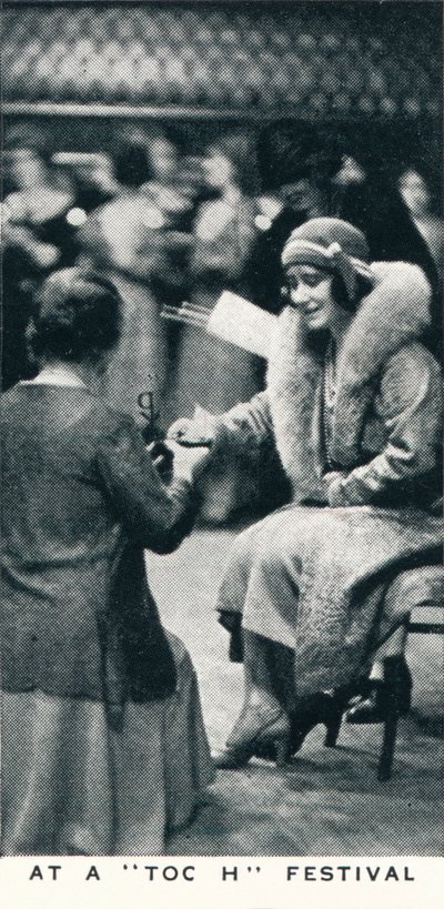 Auf einem Toc H Festival, 1934-1937 von Unbekannt