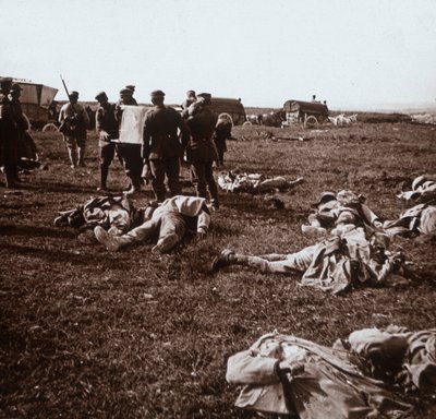 Begräbnis von Leichen, Sainte-Marie-à-Py, Nordfrankreich, ca. 1914-1918 von Unbekannt