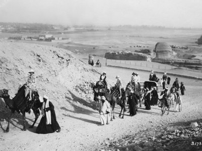 Kameltour, Gizeh, Ägypten, ca. 1920er-1930er Jahre von Unbekannt