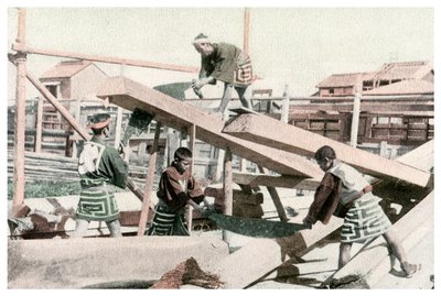 Zimmerleute bei der Arbeit, Japan, 1904 von Unbekannt