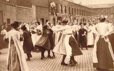 Tanz feiert das Ende des Krieges, 1918 von Unbekannt