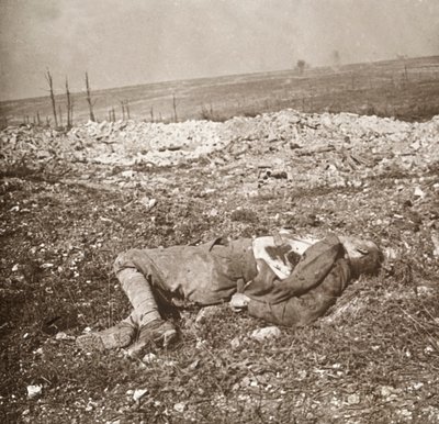 Toter deutscher Soldat, Verdun, Nordfrankreich von Unbekannt