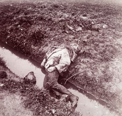 Toter deutscher Soldat, Ypern, Flandern, Belgien, um 1914-1918 von Unbekannt