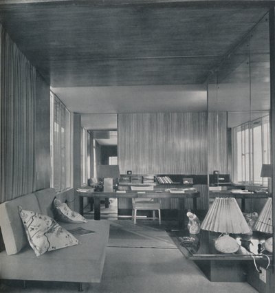 Schreibtisch im Schlafzimmer-Wohnzimmer, 1942 von Unbekannt