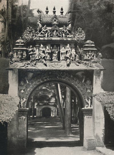 Eingang zu einem Hindutempel, Ceylon, 1926 von Unbekannt