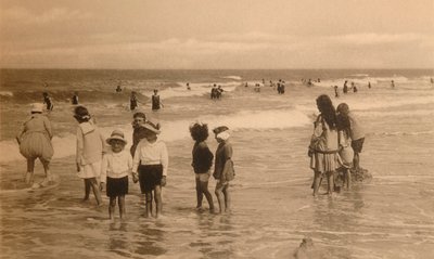 Kinder beim Baden, ca. 1900 von Unbekannt
