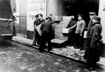 Deutsches Versorgungsdepot, besetztes Paris, Februar 1941 von Unbekannt