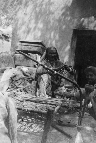 Indische Frau der niedrigsten Kaste, Howshera, 1917 von Unbekannt
