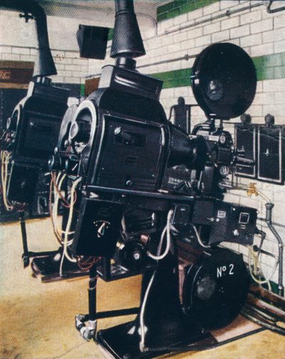 Moderner Kinobetriebsraum, 1938 von Unbekannt