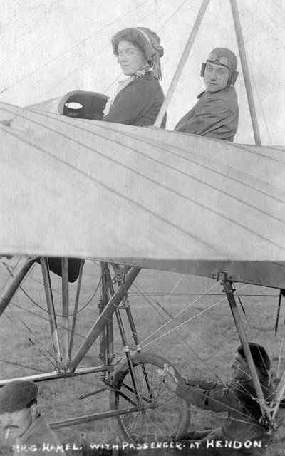 Herr G Hemel mit Passagier, Hendon, London, ca. 1910er Jahre von Unbekannt