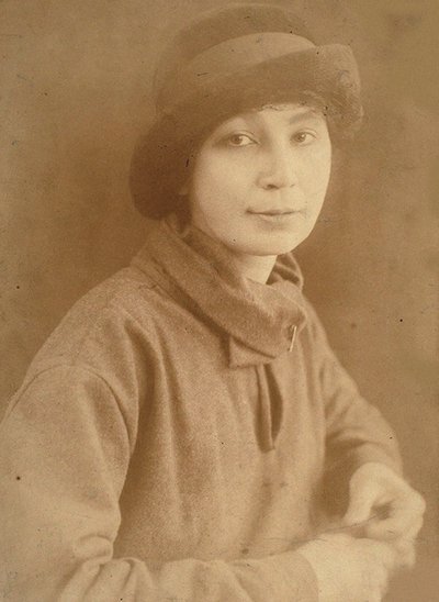 Natalia Sergeevna Goncharova 1881-1962 in Paris, 1917 von Unbekannt