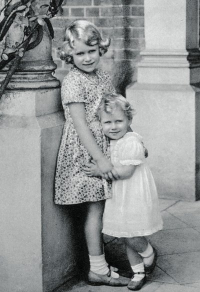 Prinzessinnen Elizabeth und Margaret Rose, 1932, 1937 von Unbekannt