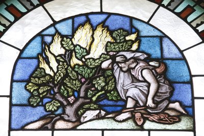 Buntglas: Moses und das Feuer, Budapest, Ungarn von Unbekannt