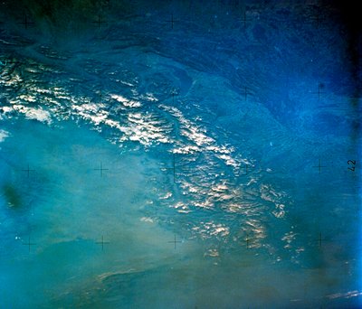 Die Alpen aus dem Weltraum. NASA-Fotografie von Unbekannt