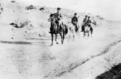 Türkische Soldaten verlassen Mosul, Mesopotamien, Erster Weltkrieg, 1918 von Unbekannt