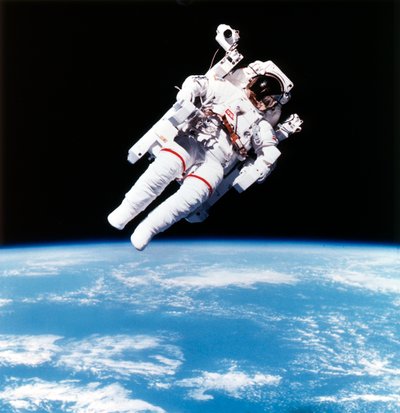 US-Astronaut Bruce McCandless beim Weltraumspaziergang, 1984 von Unbekannt