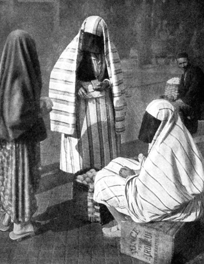 Verschleierte Frauen, Sarajevo, Bosnien, 1936 von Unbekannt