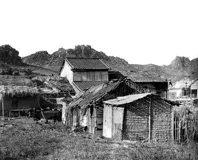 Dorfhütten in Korea, 1900 von Unbekannt
