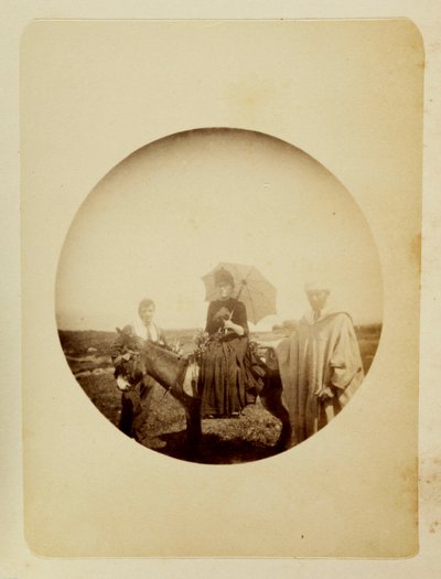 Frau reitet auf einem Esel, um 1890 von Unbekannt