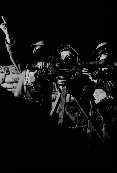 Frauen im Dienst an einer Flugabwehrbatterie, 1943 von Unbekannt