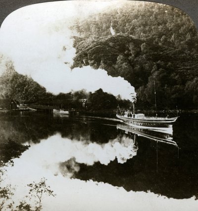 Dampfyacht auf Loch Katrine, Schottland von Underwood and Underwood