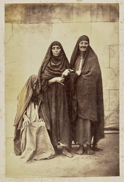 Gruppenporträt von drei Frauen von Unknown artist