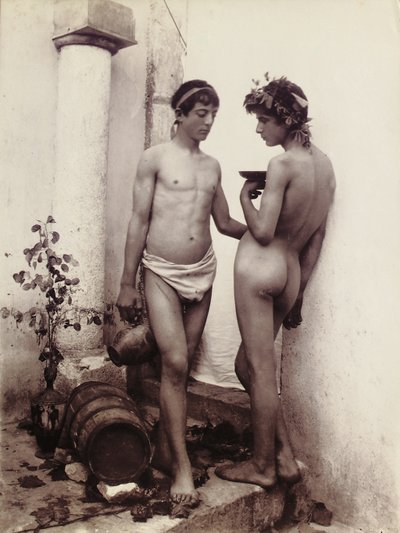 Zwei junge Männer in klassischer Pose von Baron Wilhelm von Gloeden